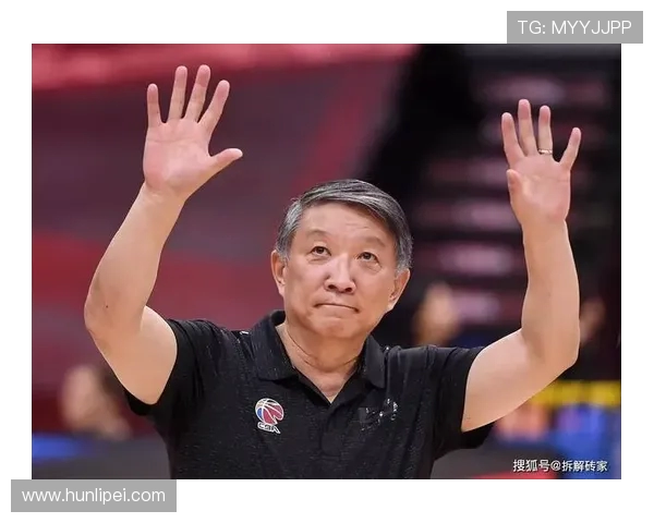 宫鲁鸣挥泪斩李梦!铁腕治军掀女篮变革,球迷:早该如此